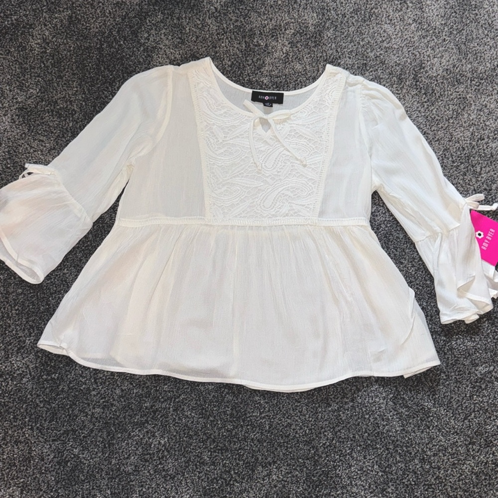 NEW, girls white top, size 16.  Quarter sleeves, rayon